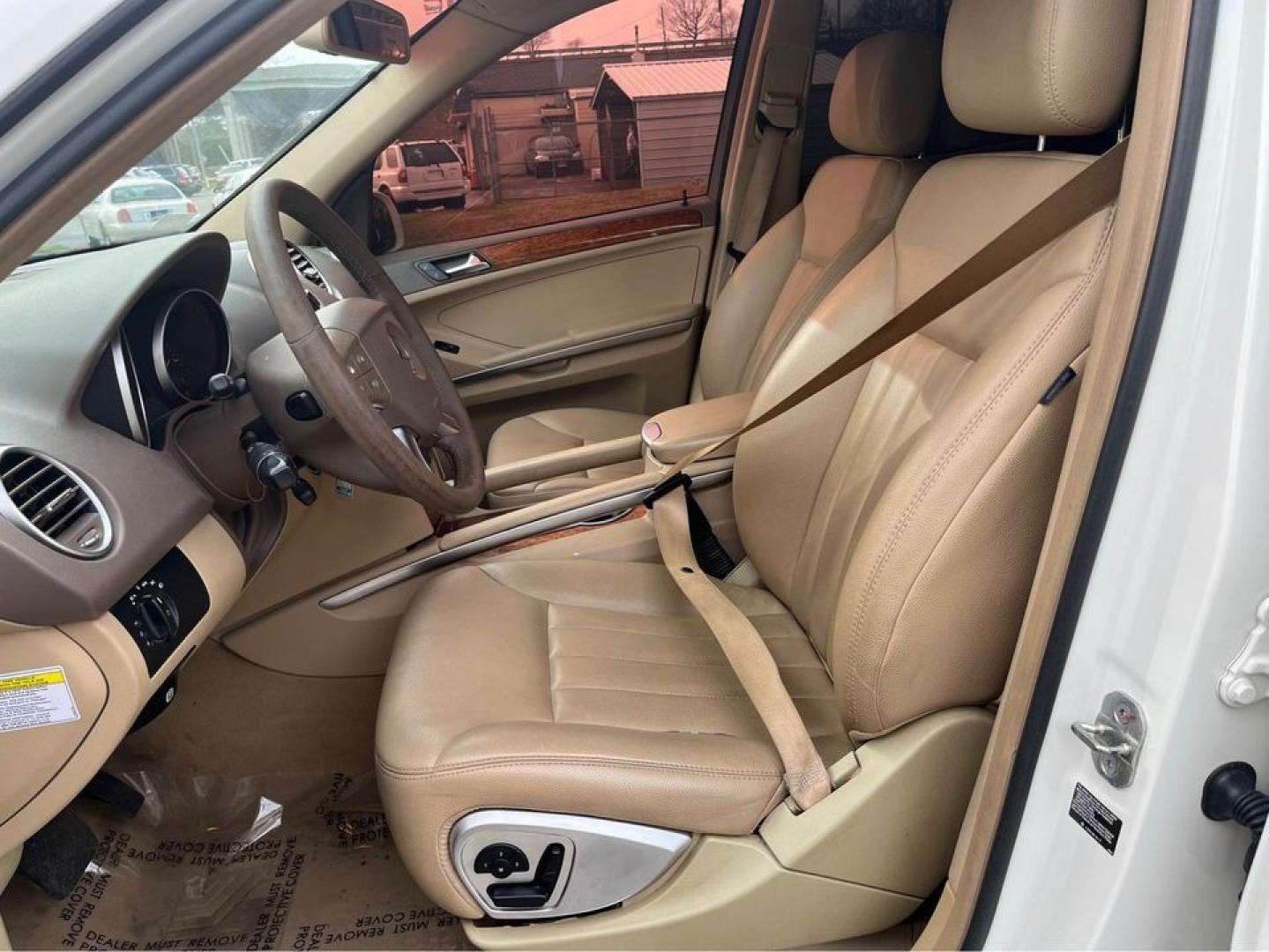 2008 WHITE /Tan Mercedes-Benz M-Class ML350 (4JGBB86E48A) with an 3.5L V6 DOHC 24V engine, 7-Speed Automatic Overdrive transmission, located at 5700 Curlew Drive, Norfolk, VA, 23502, (757) 455-6330, 36.841885, -76.209412 - Photo#8